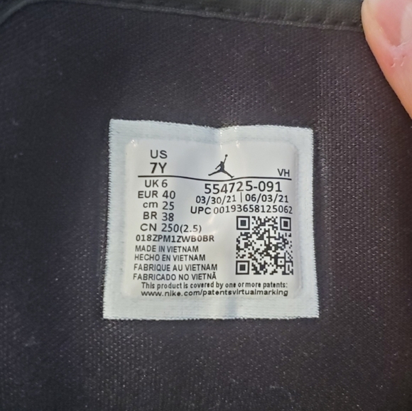 Nike Air Jordan 1 Mid GS Triple Black 554725-091 Basketball Sneakers (Youth 7) - Picture 9 of 10